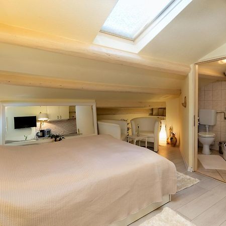 Duplex Apartment Camelia In Charming Old Town Ровинь Экстерьер фото