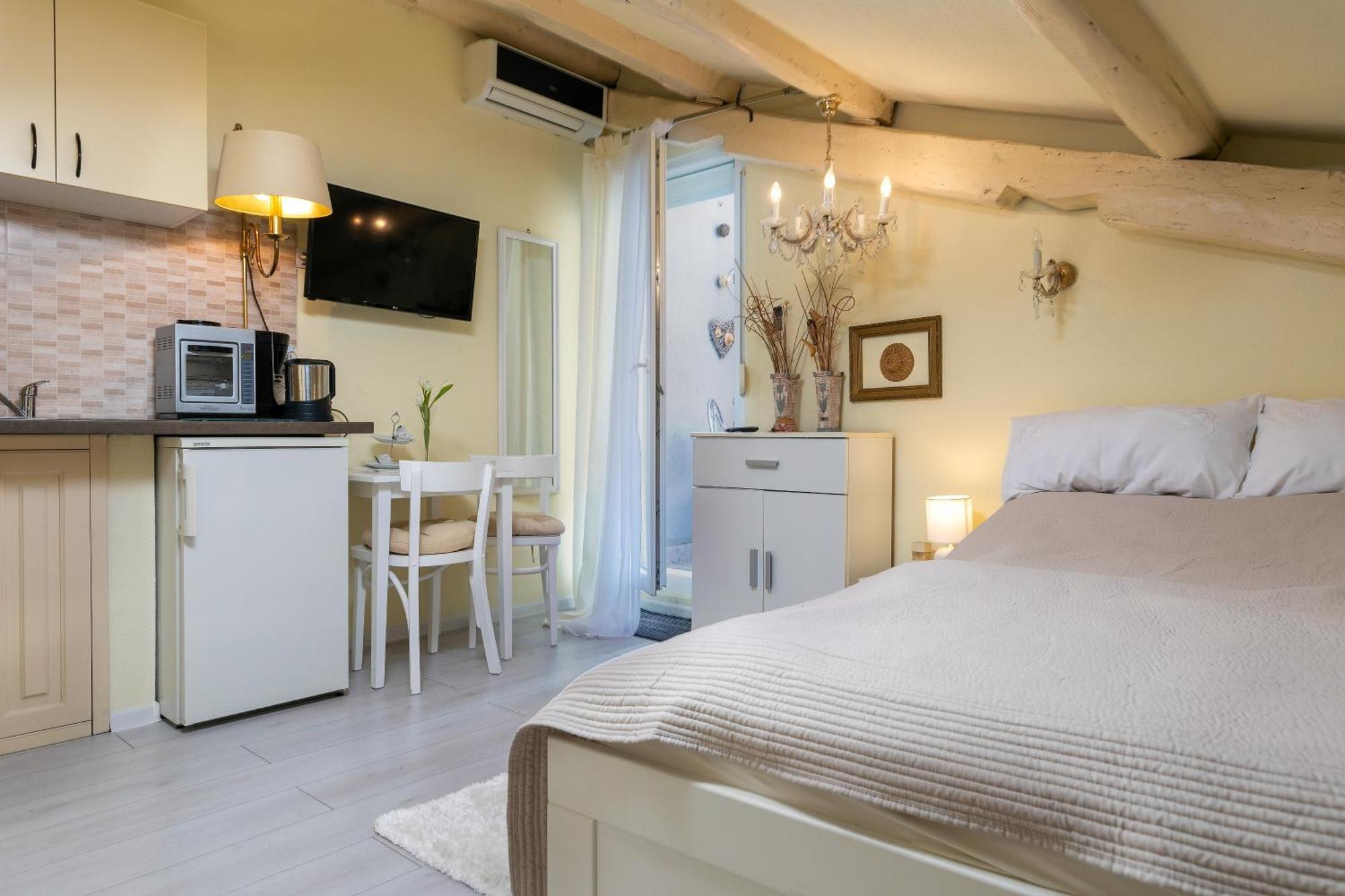 Duplex Apartment Camelia In Charming Old Town Ровинь Экстерьер фото